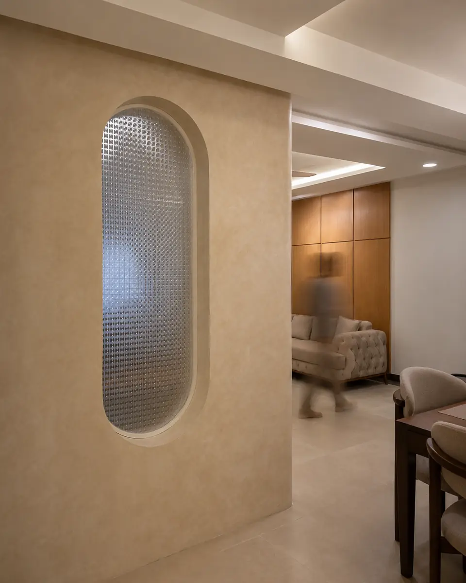 Babri Residence, Portal divider